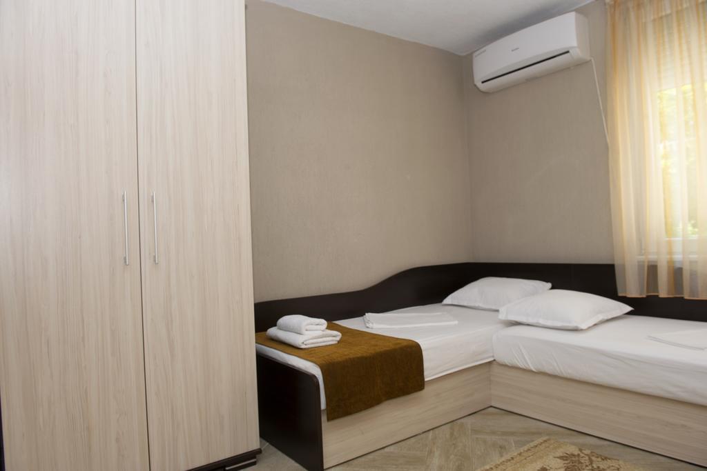 Hotel St.St. Constantine And Helena Sandanski Esterno foto