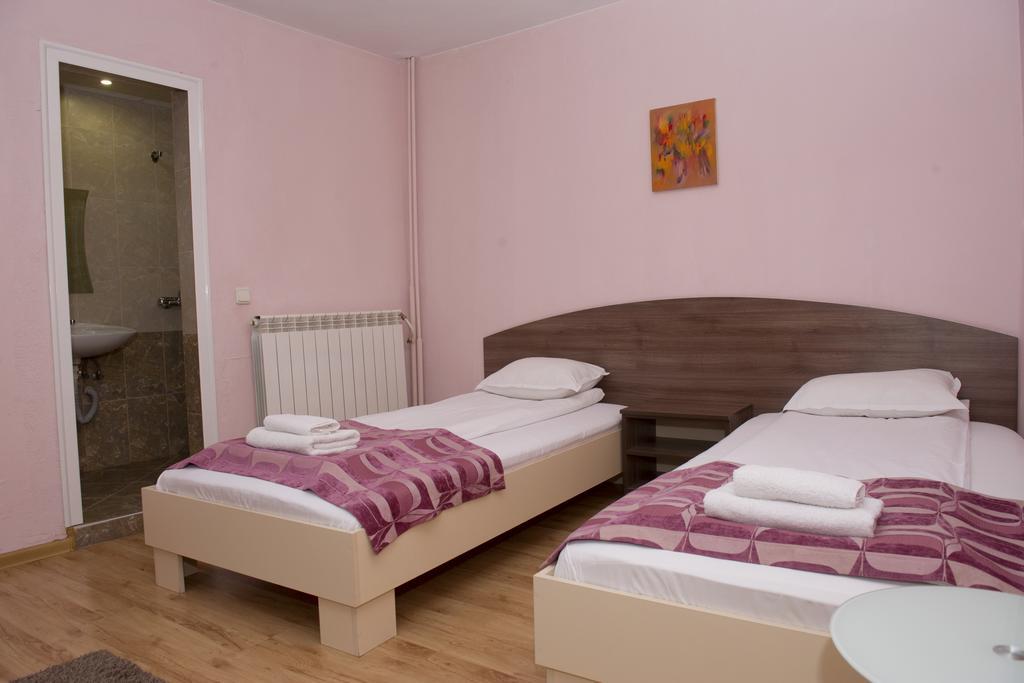 Hotel St.St. Constantine And Helena Sandanski Esterno foto