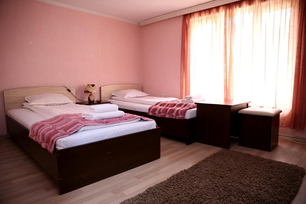 Hotel St.St. Constantine And Helena Sandanski Esterno foto