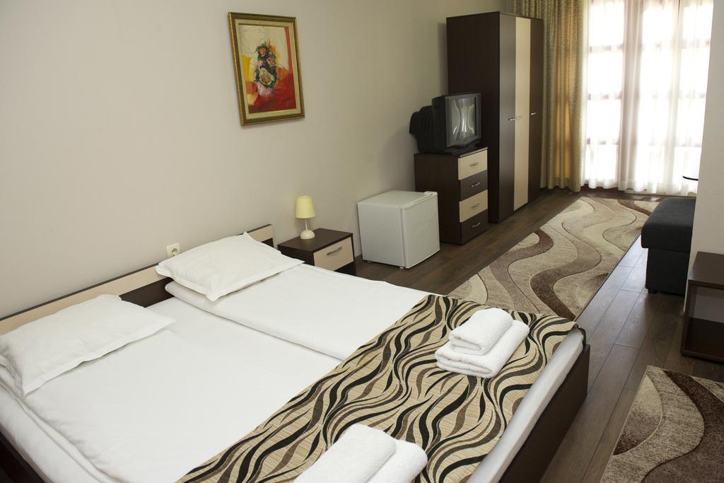 Hotel St.St. Constantine And Helena Sandanski Esterno foto
