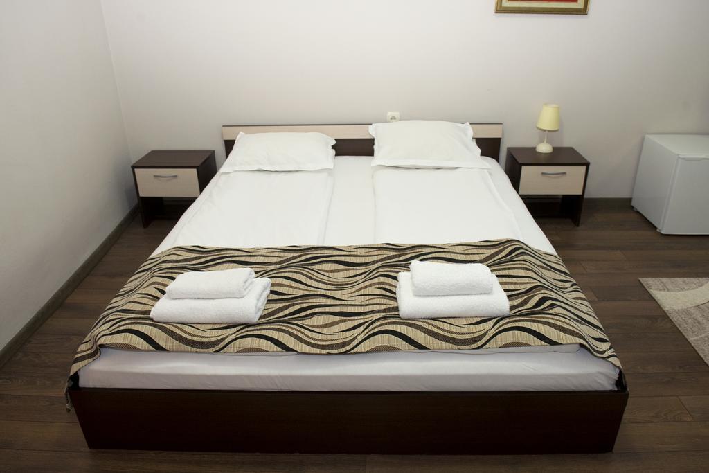 Hotel St.St. Constantine And Helena Sandanski Esterno foto