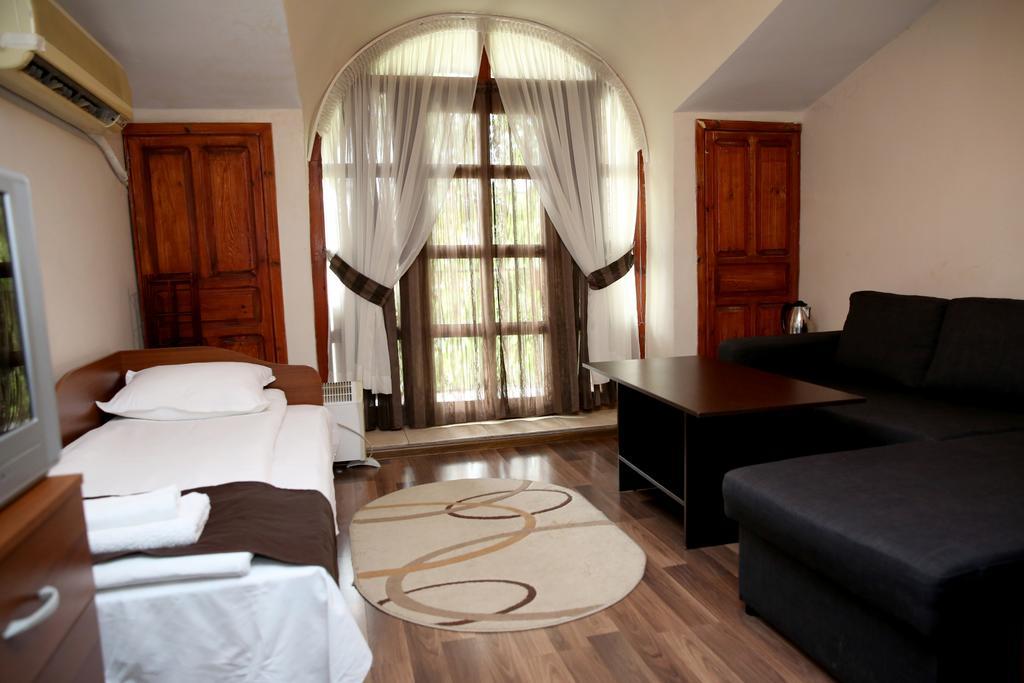 Hotel St.St. Constantine And Helena Sandanski Esterno foto