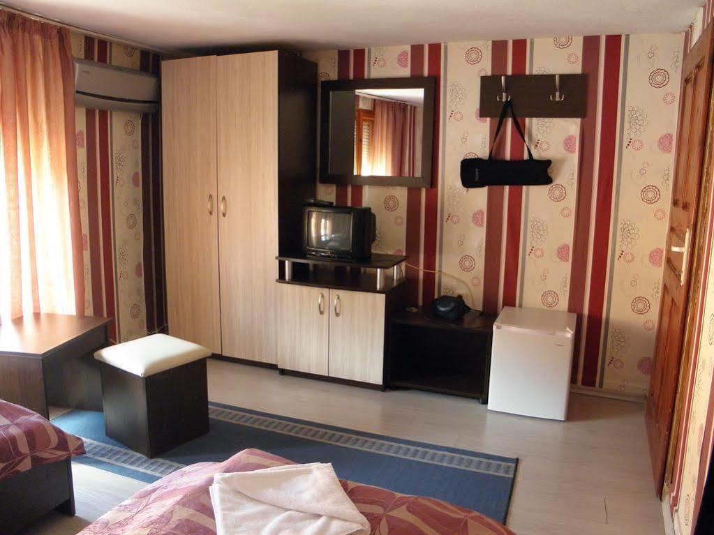 Hotel St.St. Constantine And Helena Sandanski Esterno foto