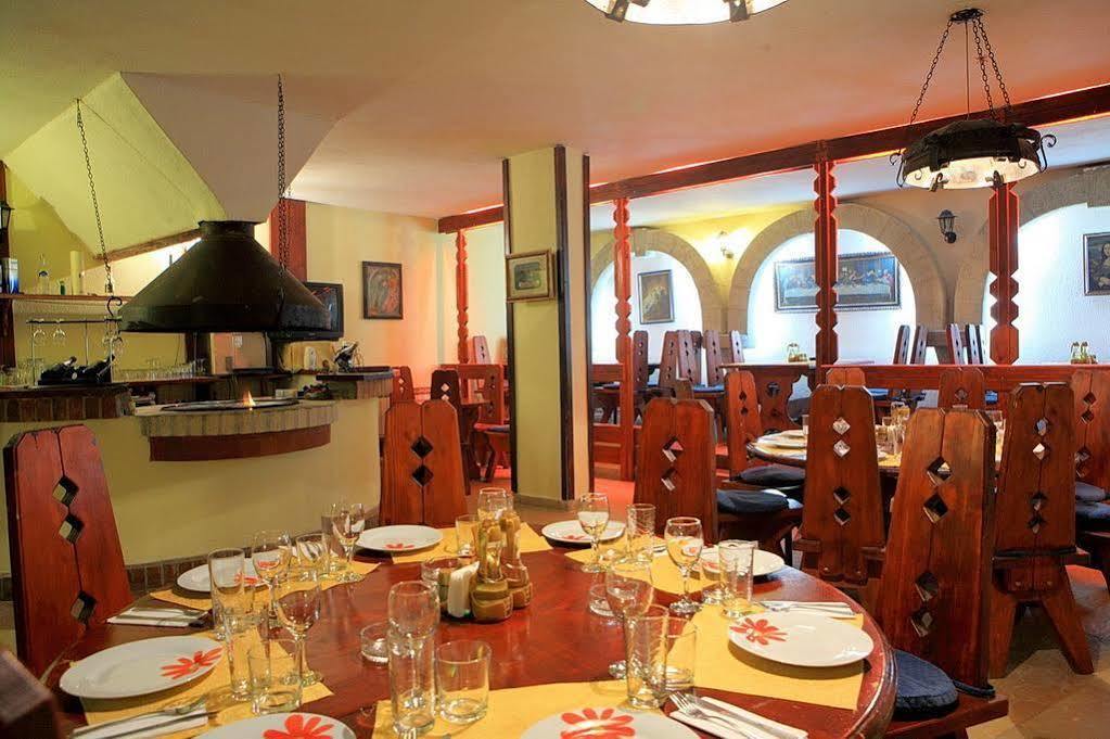Hotel St.St. Constantine And Helena Sandanski Esterno foto