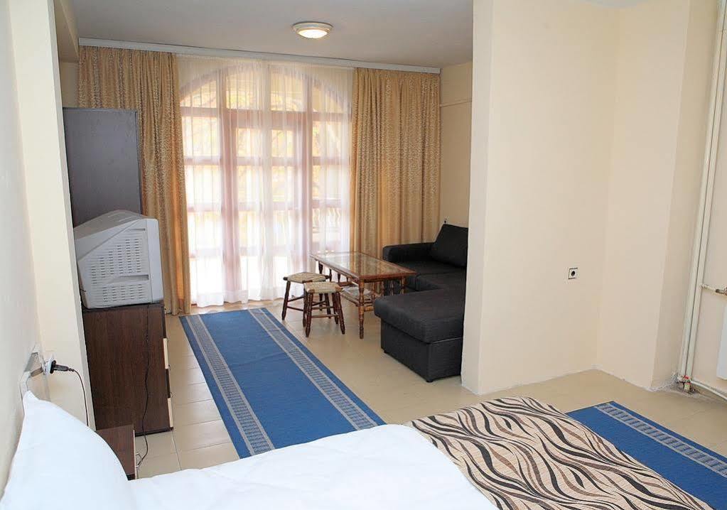 Hotel St.St. Constantine And Helena Sandanski Esterno foto