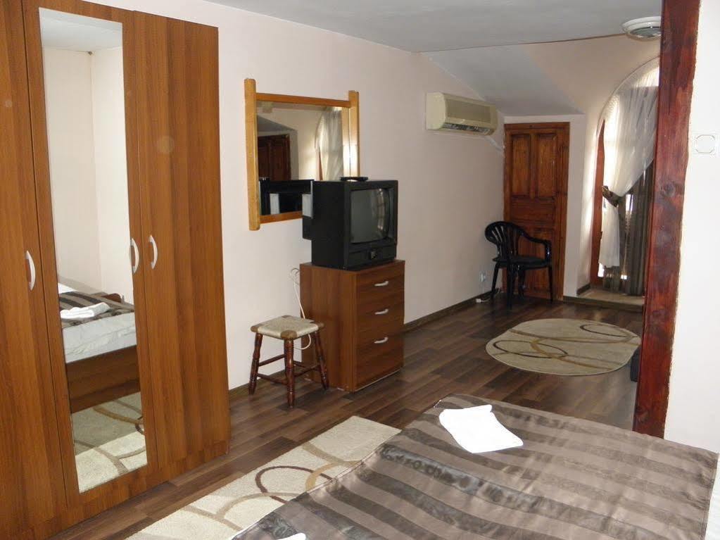 Hotel St.St. Constantine And Helena Sandanski Esterno foto