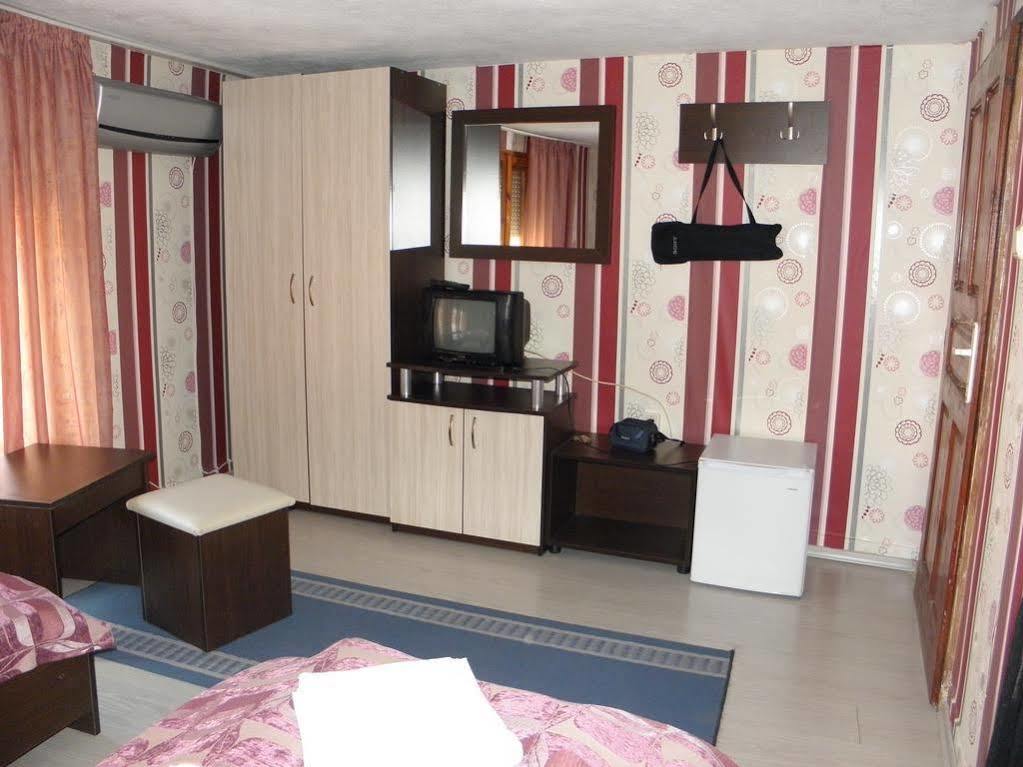 Hotel St.St. Constantine And Helena Sandanski Esterno foto