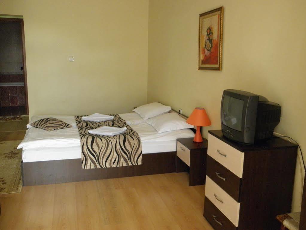 Hotel St.St. Constantine And Helena Sandanski Esterno foto